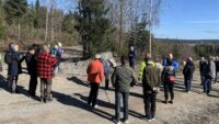 Tisdagstraskarna till dopstenen i Nansta, Forsa