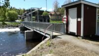 Broarna i Näsviken. Gångbron med dammluckorna