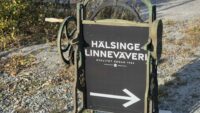 Tisdagstraskarna går till Hälsinge Linneväveri i Näsviken