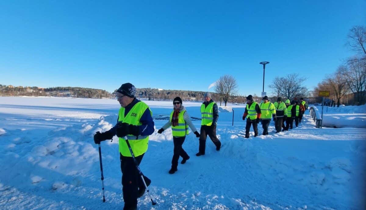 Tisdagstraskarna från Näsviken vandrar runt Lillfjärden i Hudiksvall