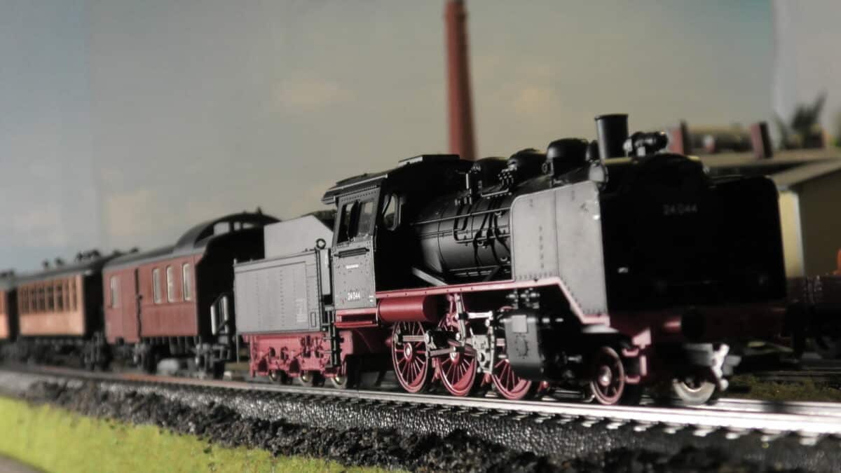 Märklin passagerartåg draget av ånglok