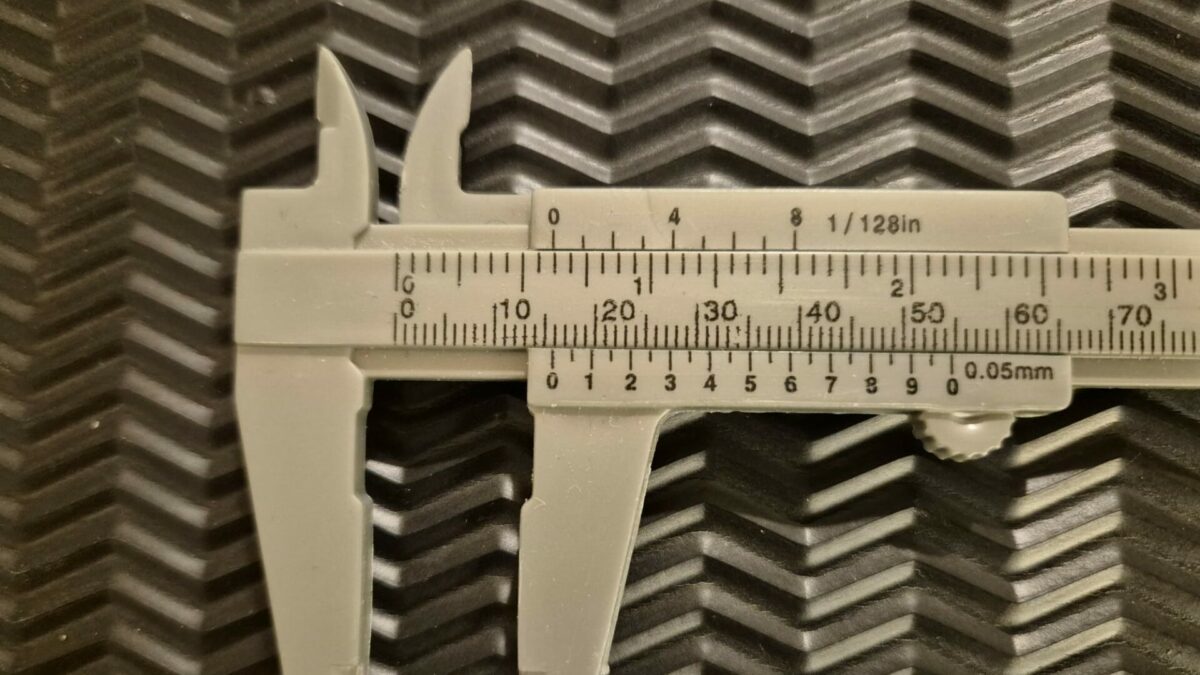 Skjutmått av plast med nonieskala